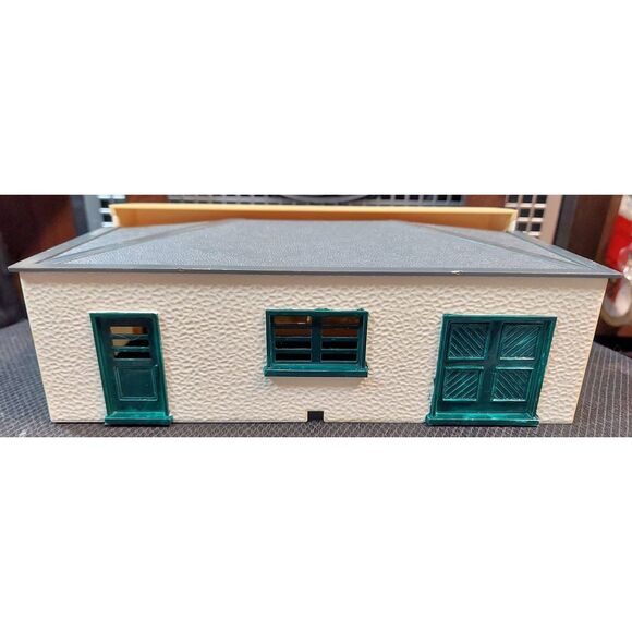 Plasticville Hardware & Pharmacy Store Vintage 1950's O & S Gauge assembled - Picture 4 of 5